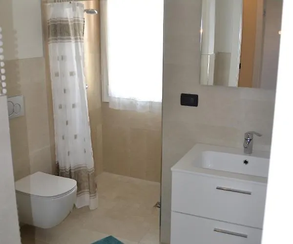 Bed & Breakfast Lattes 3*